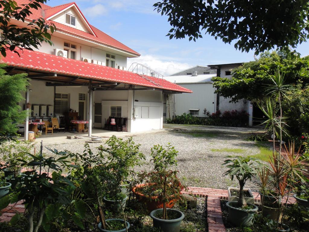 Golden Flower Homestay Yuli Exteriör bild