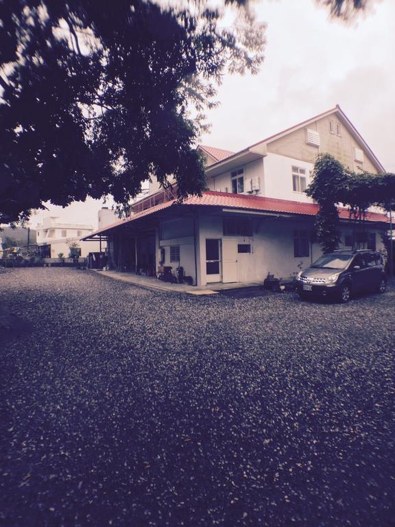 Golden Flower Homestay Yuli Exteriör bild
